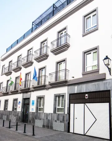 Plaza de la Luz Cádiz Отели рядом с достопримечательностью «Convento de San Francisco»