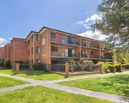 Oxley Court Serviced Apartments Hotels in Griffith