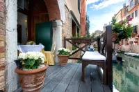 Alla Vite Dorata Hotels in Venice