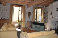 Hôtel du Donjon Hotels in Poursay-Garnaud