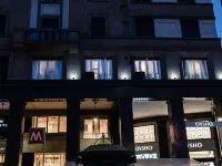 AH - Fashion District Hotels near Cordusio Station