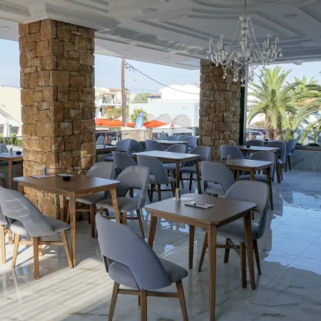 Agnes Deluxe Hotel