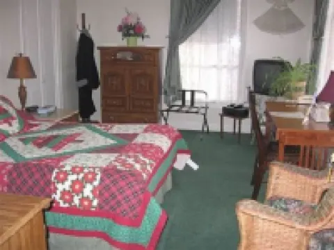 Olde Judge Mansion B&B Hotels in Troy