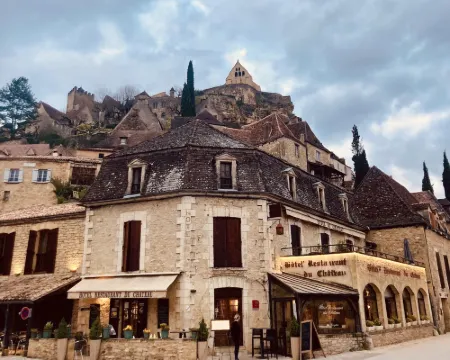 城堡酒店 貝納克和卡澤納克酒店