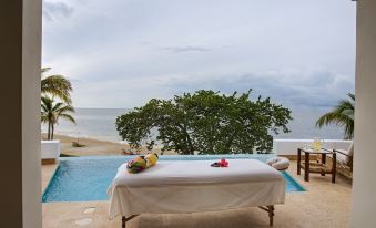 Las Verandas Hotel & Villas