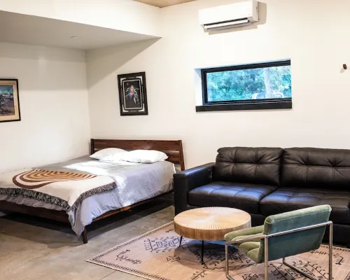 Studio Z - modern space 2mi from Choctaw Casino Hotels in Calera