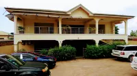 The Golden Apple Guest House - parking