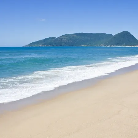 Morro Das Pedras Clube Hotel Отели рядом с достопримечательностью «Пляж Лагоинья-ду-Лесте»
