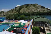 Buna Park Hotel - Pools