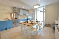 Somewhere Only We Know, Aldeburgh Hotels in Aldeburgh