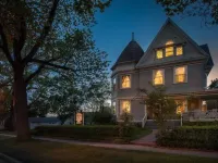 McConnell Inn Hotels in Green Lake County