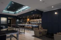 Rydges Auckland - موقف سيارات