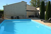 Aux 4 Cornes - Chambres d'hôtes et Gite - Pools