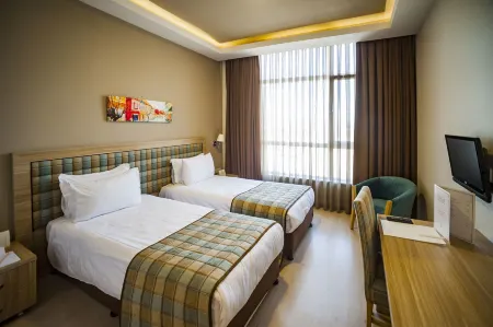 Tzob Otel