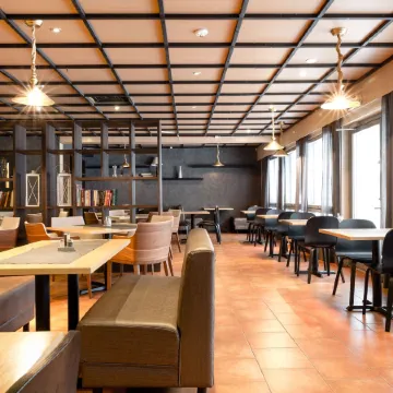 Samantta Hotel & Restaurant