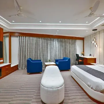 Hotel Shital Inn Отели рядом с достопримечательностью «Торговый центр Alpha One»