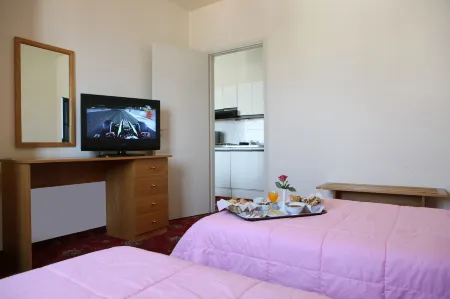 Zoukotel Hotel Отели в г. Zouk Mikael