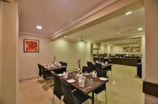 Regenta Inn Palacio de Goa, Panjim Отели рядом с достопримечательностью «Мирамар Бич»