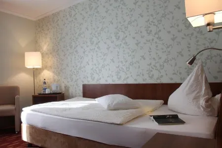 Hotel Garni Försterhof Отели в г. Кронах