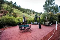 The Victorian at Valley Glen- a romantic mountain getaway