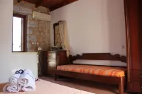 Lalloudes Seaside Accommodation Hotels in Anatoliki Mani