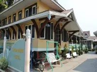 Nanda Wunn Hotel - Hostel Hotels in Nyaungshwe
