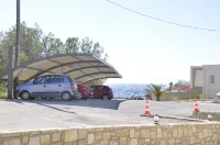 Kavos Hotel & Suites - parking