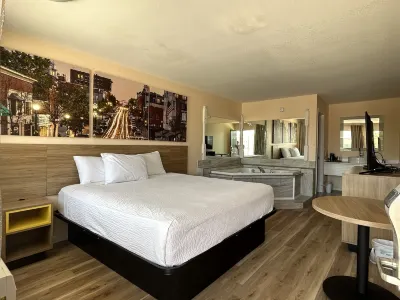 Days Inn by Wyndham Branson Near Theatre District Hotels in Branson Township