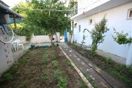 La Casa Pansiyon Отели в г. Avsa Island