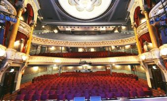 Lil's Bar and Bistro