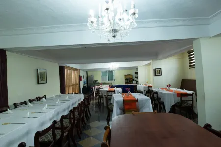 Crystal Rose Ambassador Hotel Отели в г. Botsomtwe