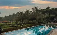 Kampung Halaman Villas Hotels in Cijeruk