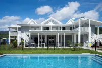Trinity Collective Hotels in Trinity Beach