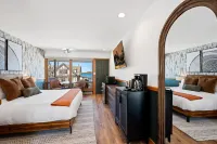 Spruce and Shore Motel - balcony