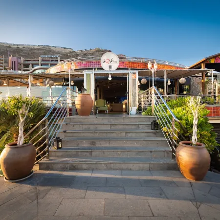 Holiday Club Playa Amadores Отели рядом с достопримечательностью «Пляж Амадорес»