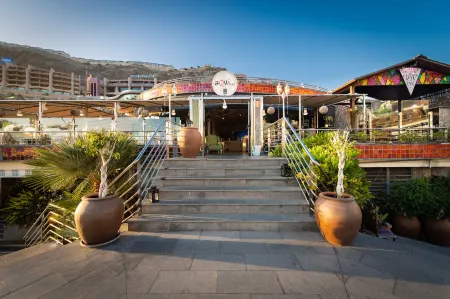 Holiday Club Playa Amadores Отели рядом с достопримечательностью «Плайя Анфи дель Мар»