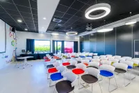 Kyriad Prestige Amiens Poulainville Hotel and Spa Hotel di Poulainville
