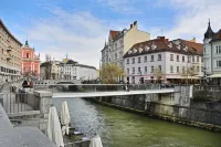 트로모스토비예 아파트먼트 성 니콜라스 대성당 주변 호텔