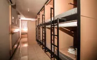 Cubic One Capsule Hotel Hotell i Jatimulyo