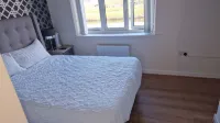 Stunning 2-Bed House in Manchester with Canal View