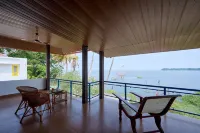 Seclude by the Lake, Alleppey