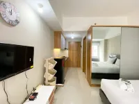 Homey and Cozy Stay Studio LRT City Jatibening Apartment Hotels in Pondok Gede