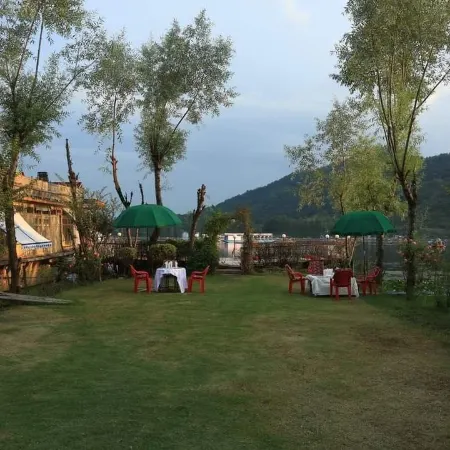 The Mughal Palace Eco Luxury Houseboat