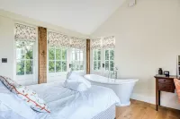 The Cider Barn - Gorgeous 2BD Near Bath فنادق في Marksbury