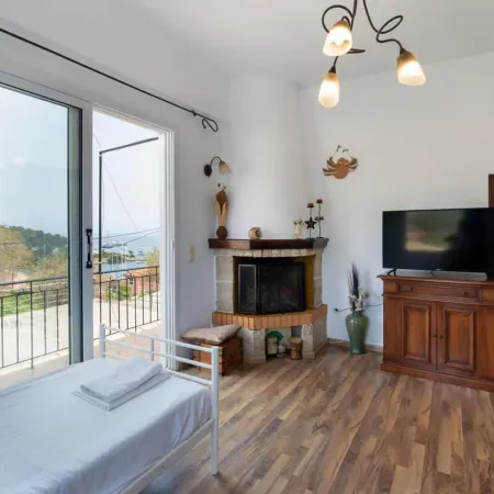 Live the Summer Dream at Gaios Cozy Retreat