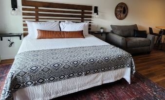 The Lakehouse Inn at Sledd Creek
