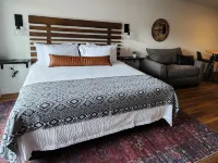 The Lakehouse Inn at Sledd Creek Hotels in Calvert City