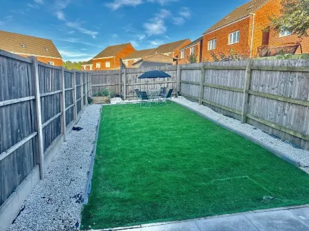 Luxurious Wolverhampton Retreat with 4 Bedrooms Отели в г. Уольверхэмптон