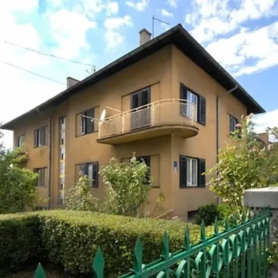 Angela Classic Rooms & Apartments Hotels near Lauba Gallery