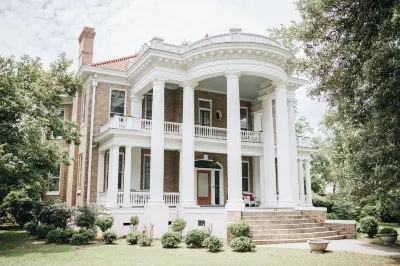 1912 Bed and Breakfast Отели рядом с достопримечательностью «Суон Лейк Айрис Гарденс»